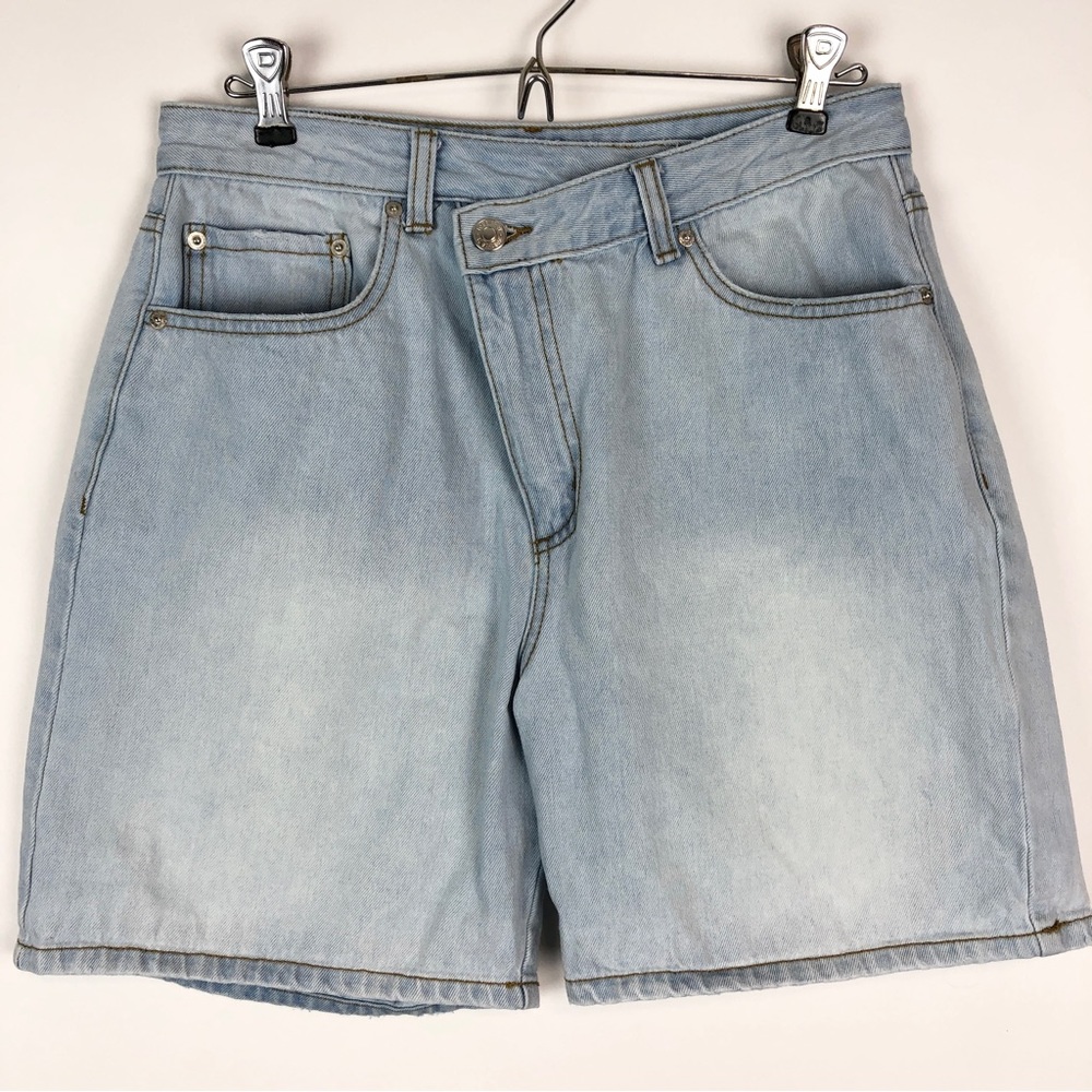 Forever 21 Asymmetrical Button Light Wash High Waisted Denim Short 7” inseam